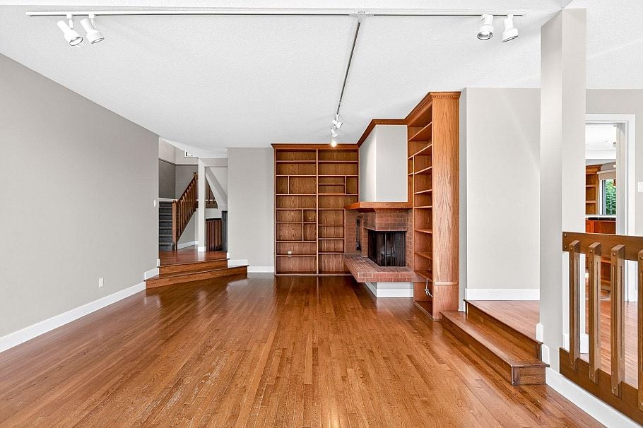5600 Grousewoods Place North Vancouver, BC - 5