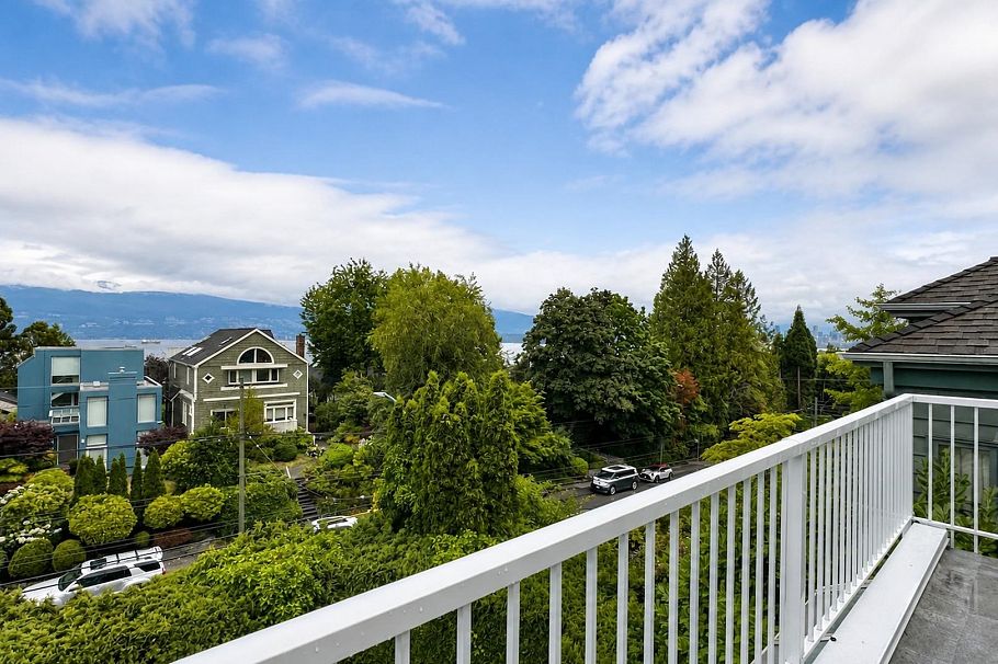 4438 W 4th Avenue Vancouver, BC - 37