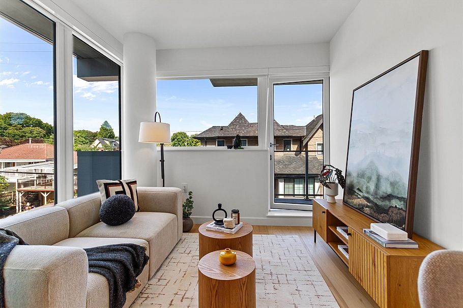307 8120 Oak Street Vancouver, BC - 1