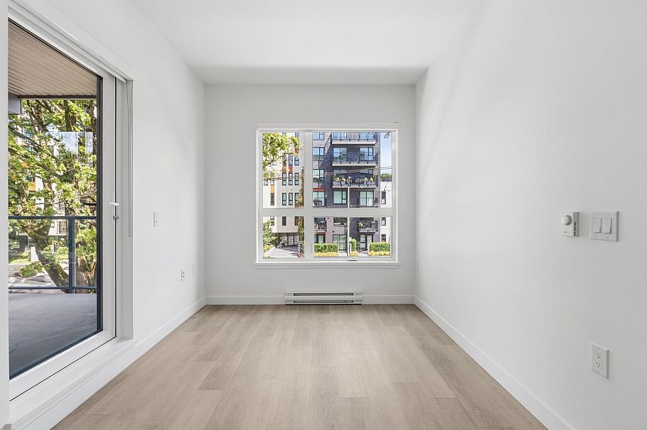 203 2268 E Broadway Vancouver, BC - 5