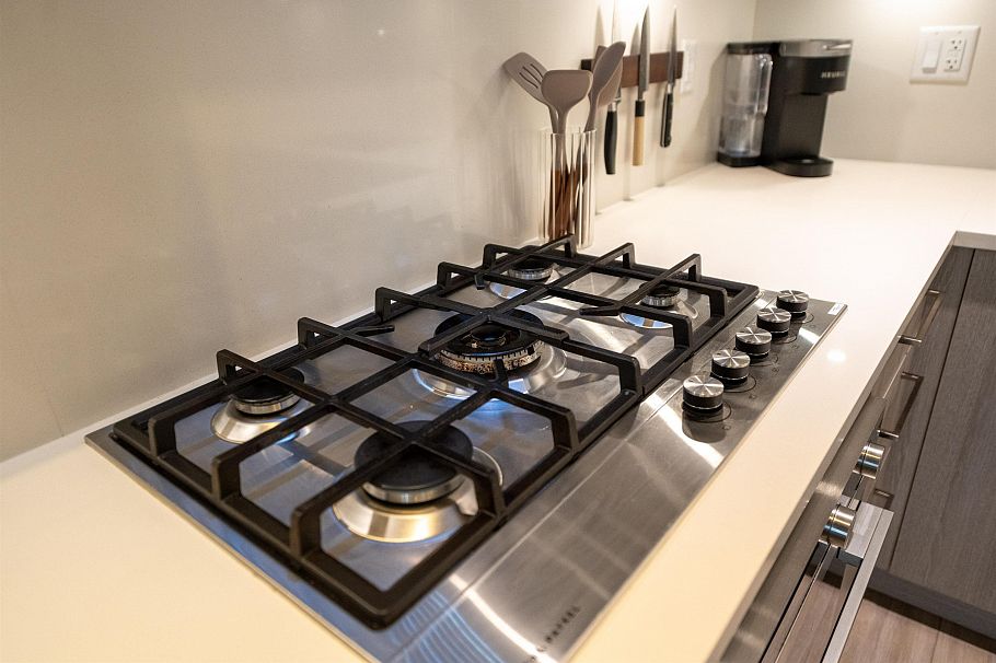214 707 3rd Street East North Vancouver, BC - 6