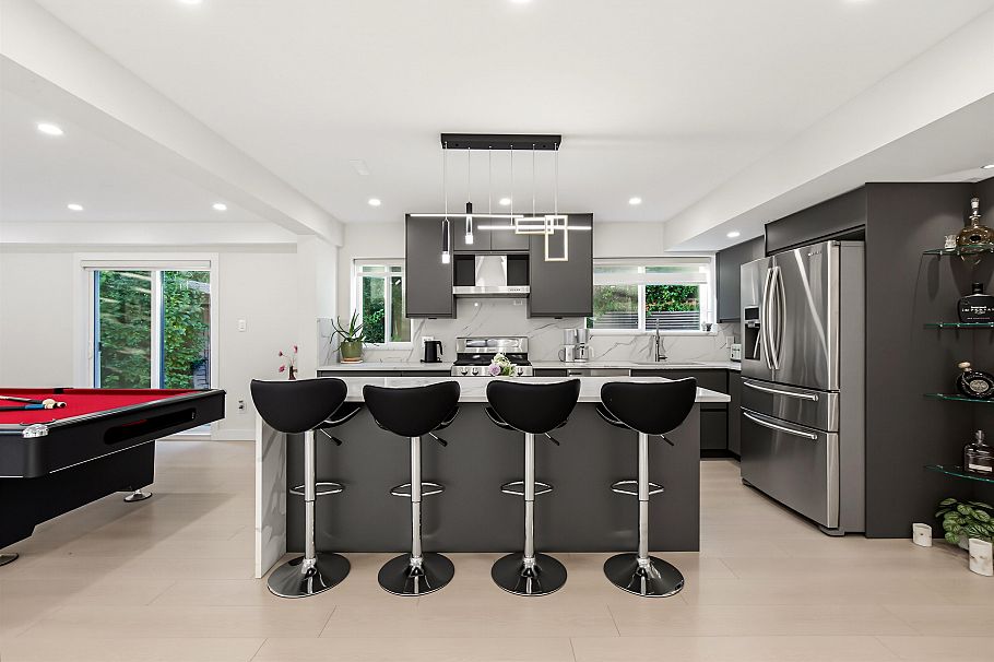 212 W Balmoral Road North Vancouver, BC - 15