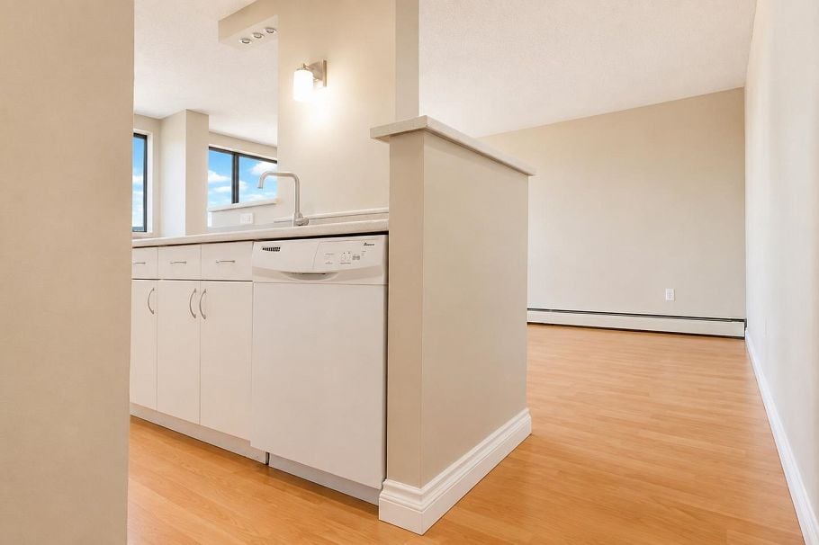 1607 145 St. Georges Avenue North Vancouver, BC - 20