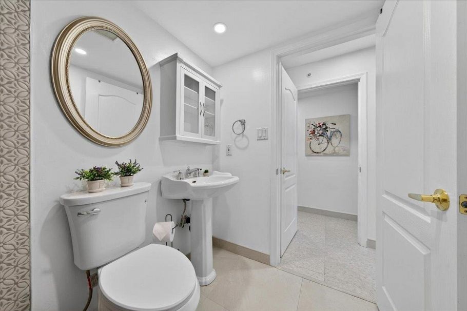 101 888 Bute Street Vancouver, BC - 21