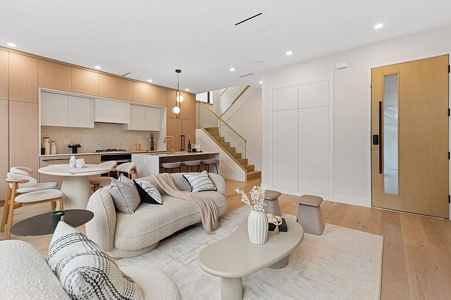 2 448 W 20th Avenue Vancouver, BC - 1
