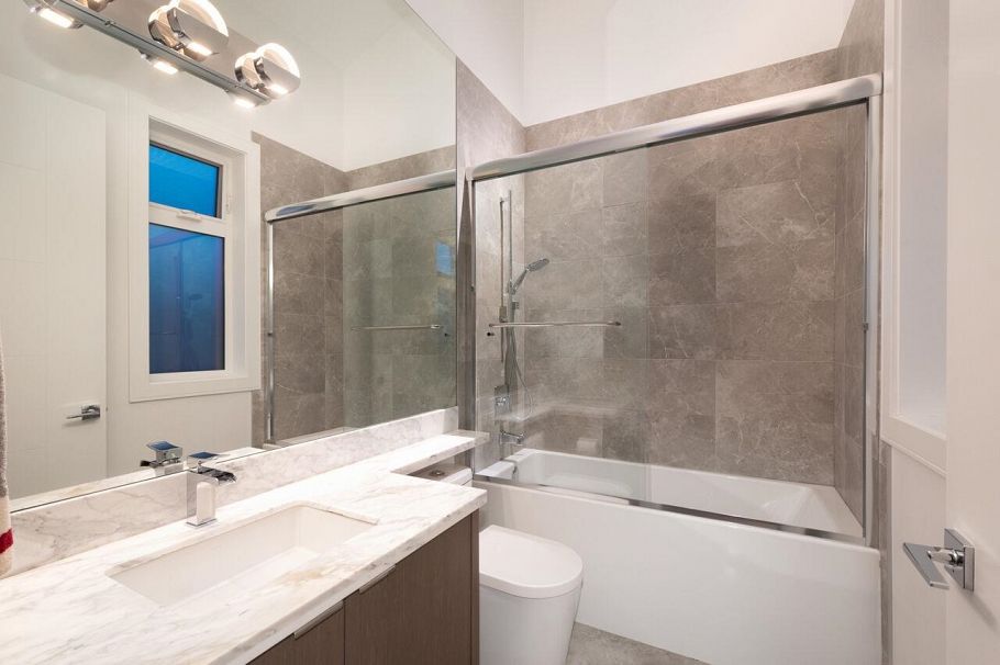 136 E 61st Avenue Vancouver, BC - 17