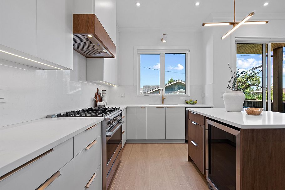 1 4845 Commercial Street Vancouver, BC - 13