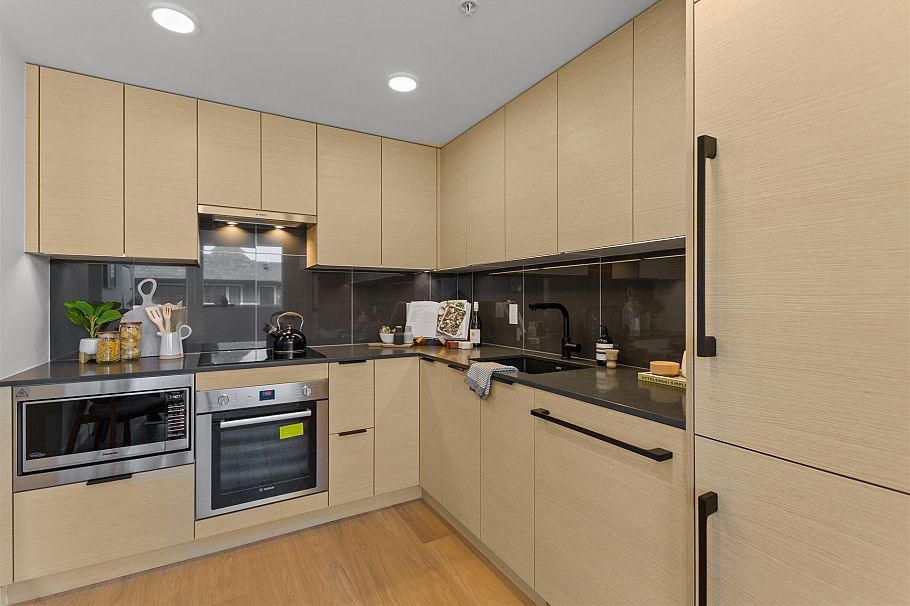 307 8120 Oak Street Vancouver, BC - 9