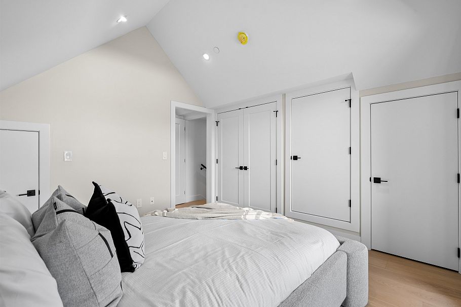 2 4845 Commercial Street Vancouver, BC - 26