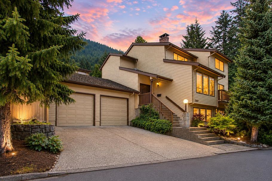 5600 Grousewoods Place North Vancouver, BC - 1
