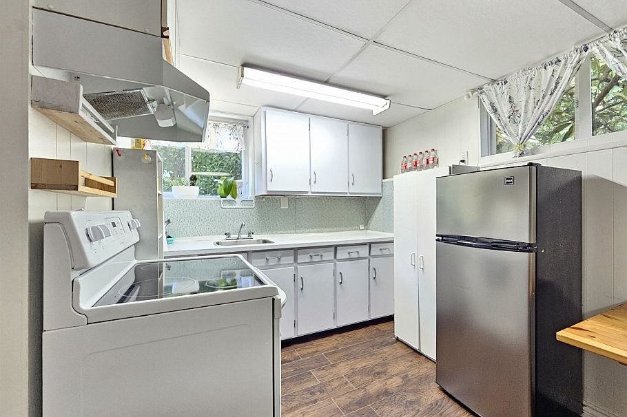 435 E Osborne Road North Vancouver, BC - 16