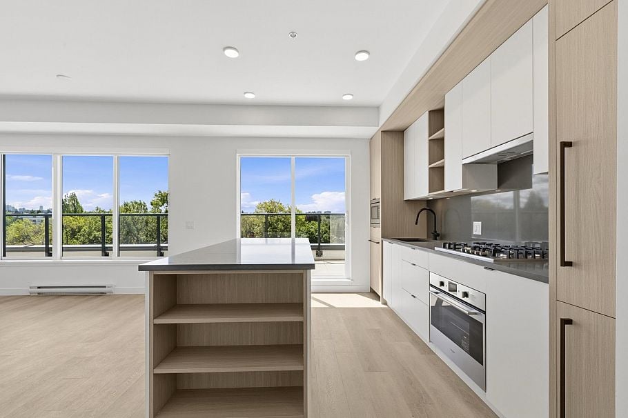 501 2268 E Broadway Vancouver, BC - 5