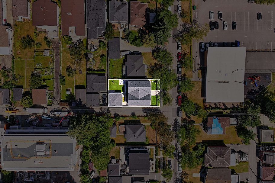 2 4845 Commercial Street Vancouver, BC - 37