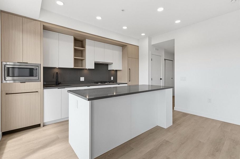 501 2268 E Broadway Vancouver, BC - 3