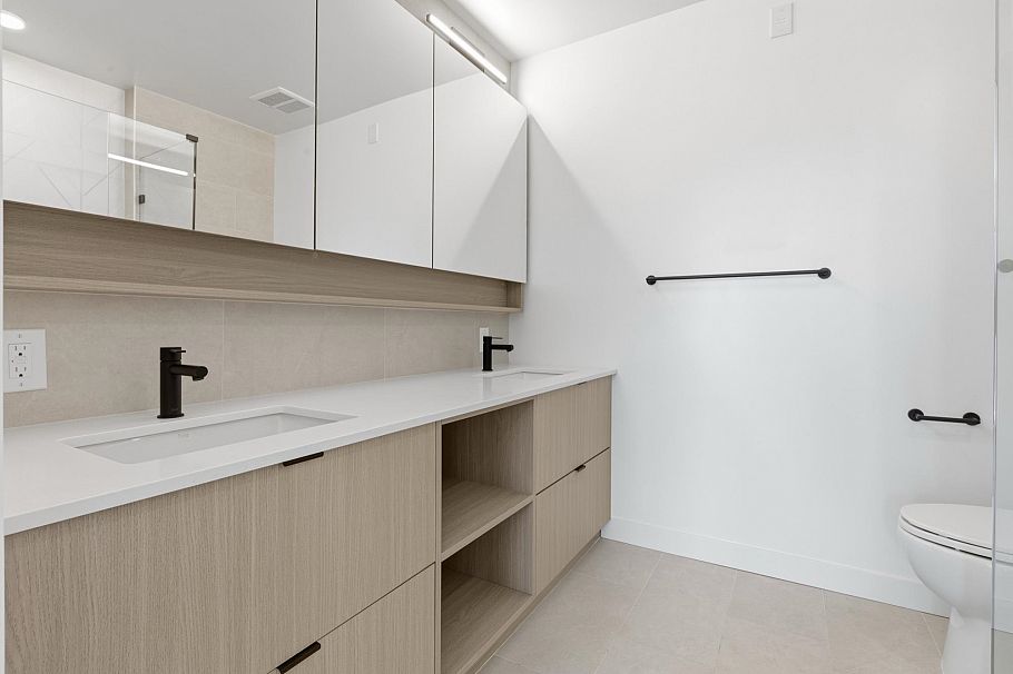 302 2268 E Broadway Vancouver, BC - 11