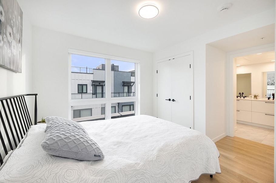 444 545 E 2nd Street North Vancouver, BC - 20