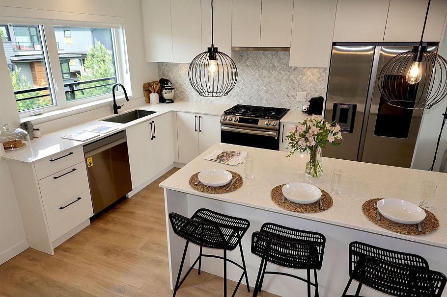 444 545 E 2nd Street North Vancouver, BC - 12
