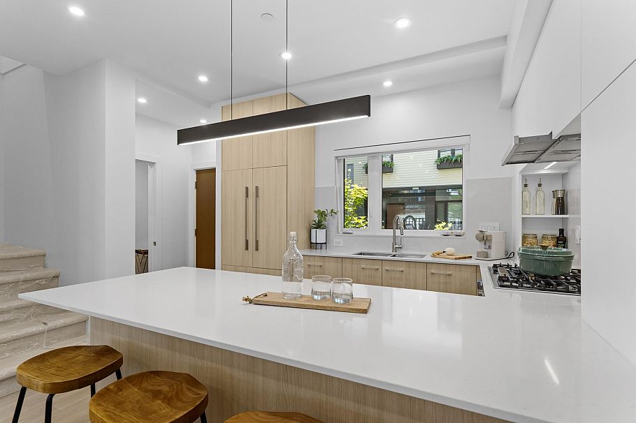 104 342 Mountain Highway North Vancouver, BC - 9