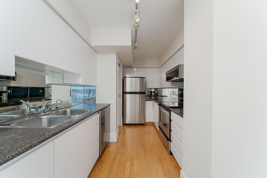 905 1010 Burnaby Street Vancouver, BC - 17
