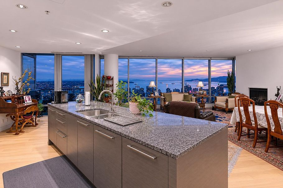 3807 1111 Alberni Street Vancouver, BC - 4