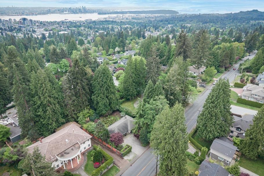 435 E Osborne Road North Vancouver, BC - 31