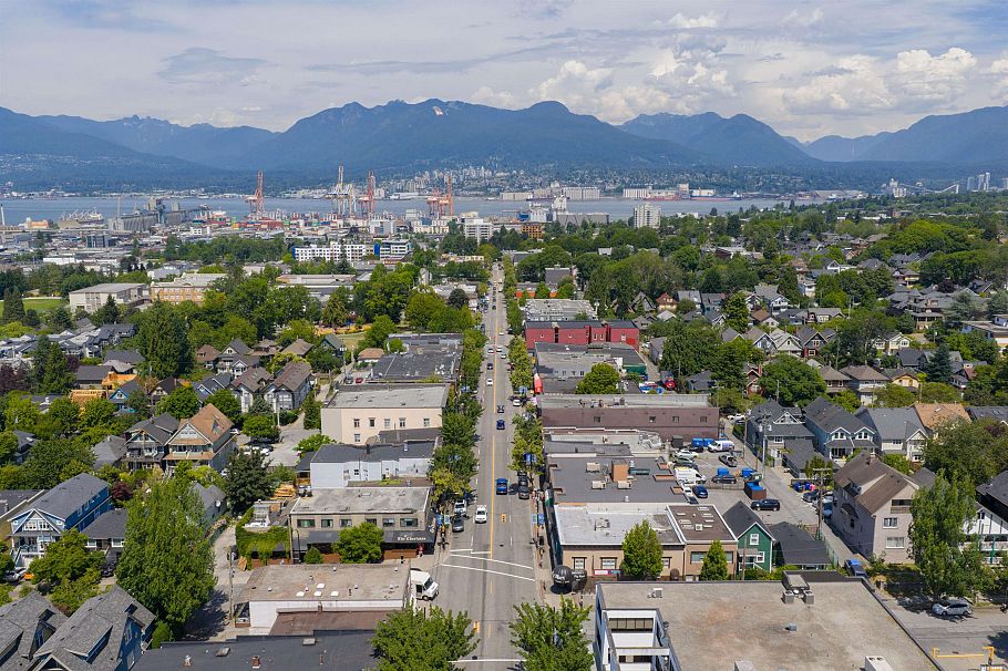 2 2124 E 8 Avenue Vancouver, BC - 31