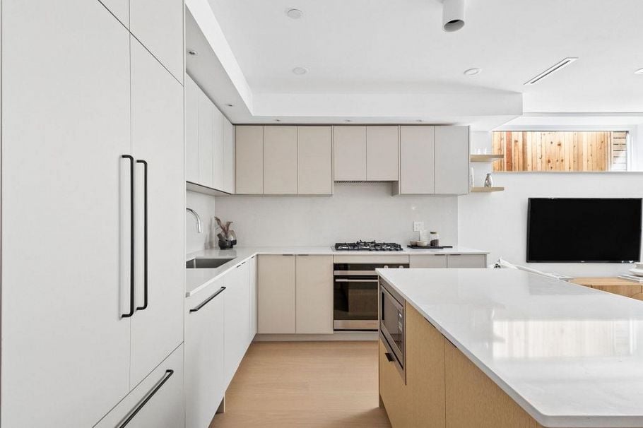 2 2124 E 8 Avenue Vancouver, BC - 6