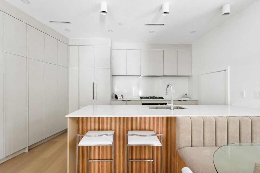 1 2124 E 8 Avenue Vancouver, BC - 10
