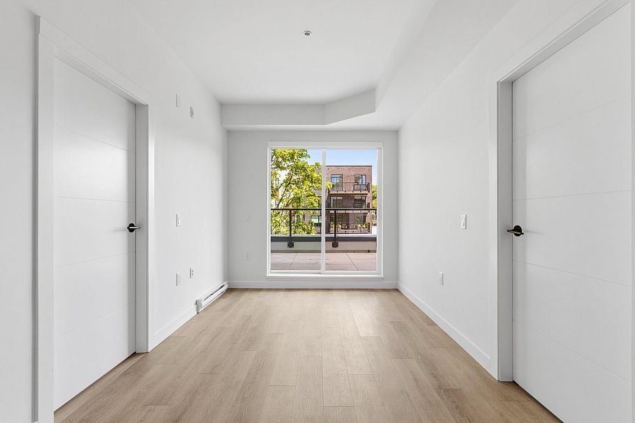 403 2268 E Broadway Vancouver, BC - 5