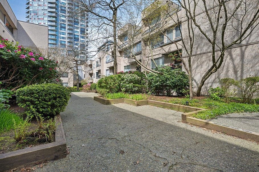 407 1345 Comox Street Vancouver, BC - 28