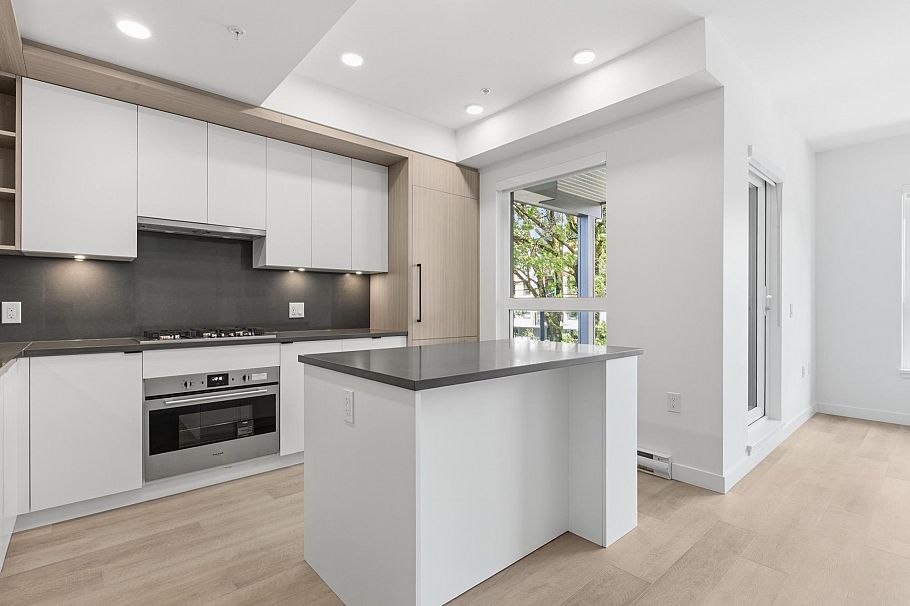 203 2268 E Broadway Vancouver, BC - 1