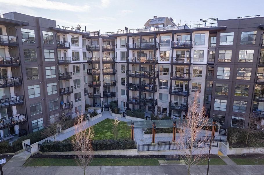 202 108 E 8th Street North Vancouver, BC - 34