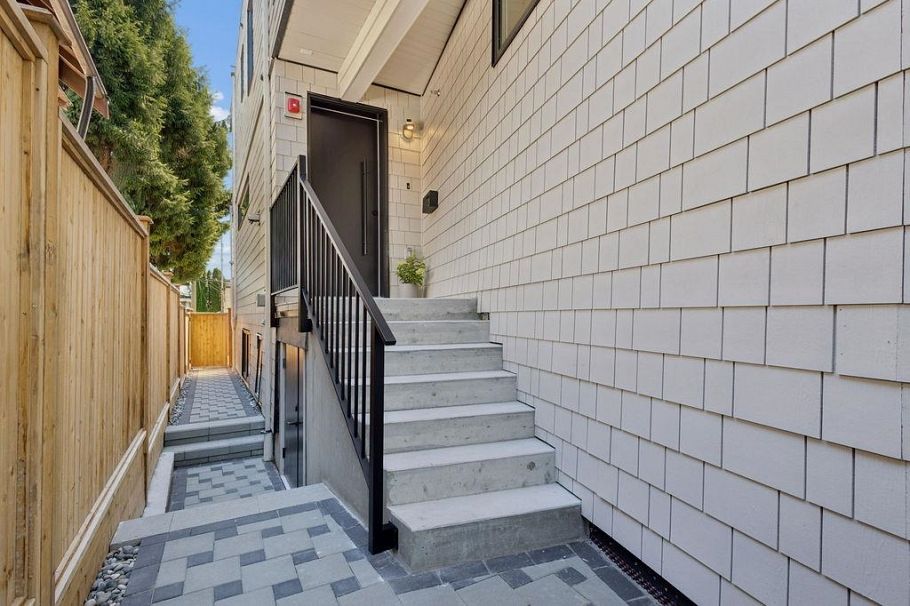 3 2124 E 8 Avenue Vancouver, BC - 35