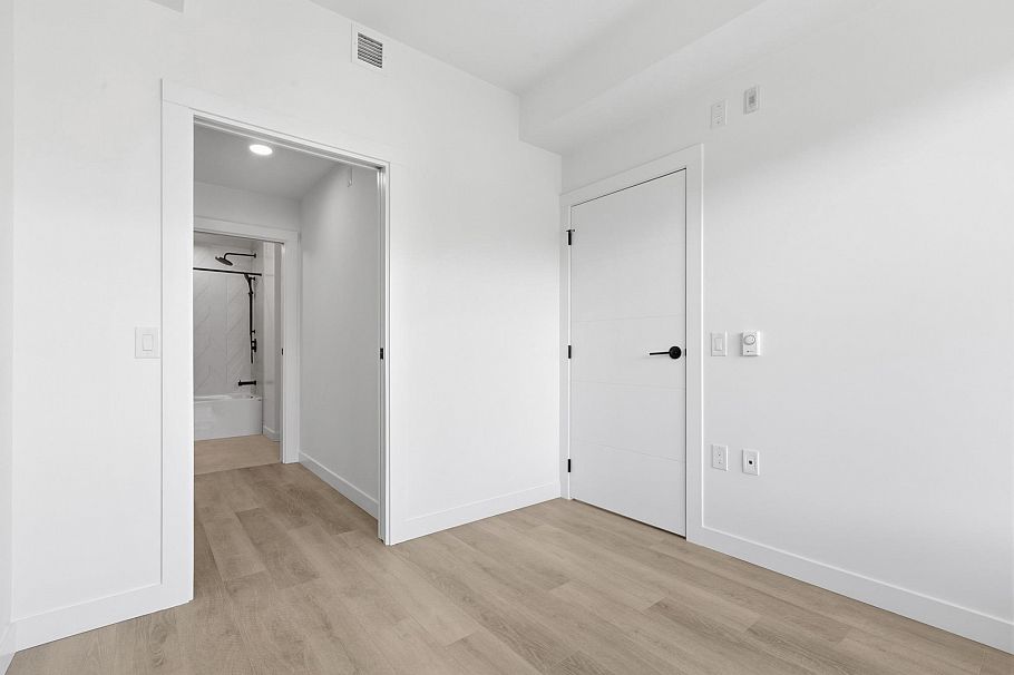 404 2268 E Broadway Vancouver, BC - 9