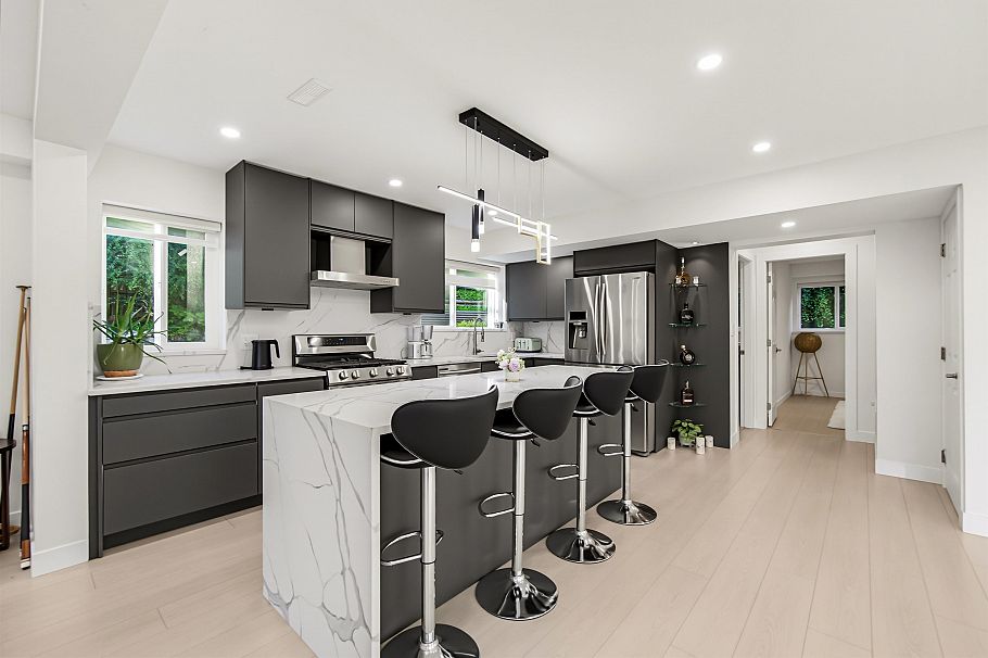 212 W Balmoral Road North Vancouver, BC - 16