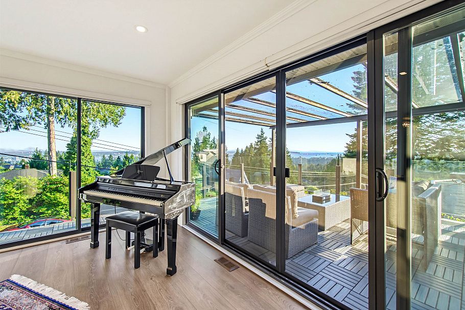 212 W Balmoral Road North Vancouver, BC - 40