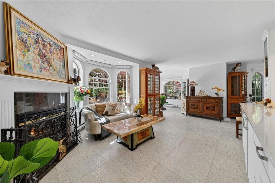 101 888 Bute Street Vancouver, BC - 3