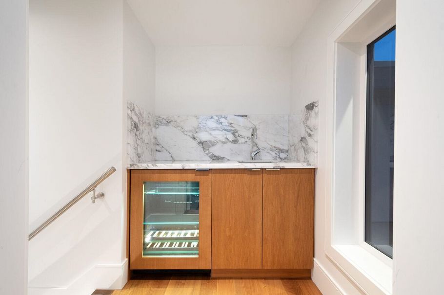 136 E 61st Avenue Vancouver, BC - 22