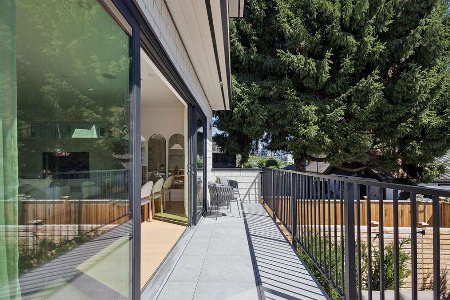 3 2124 E 8 Avenue Vancouver, BC - 4