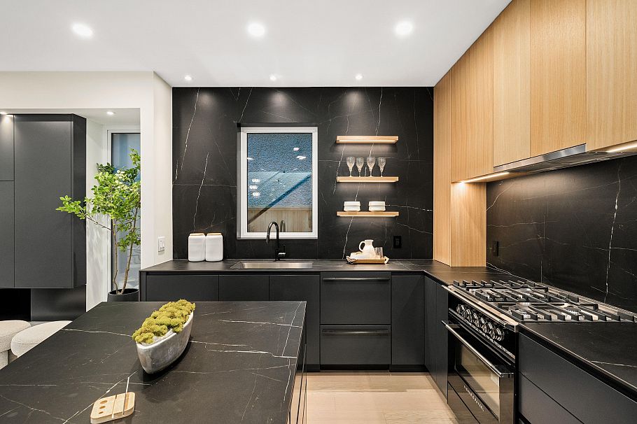 1 2764 W 14 Avenue Vancouver, BC - 10