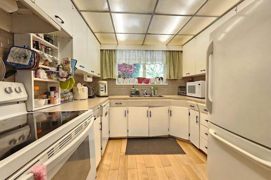435 E Osborne Road North Vancouver, BC - 11