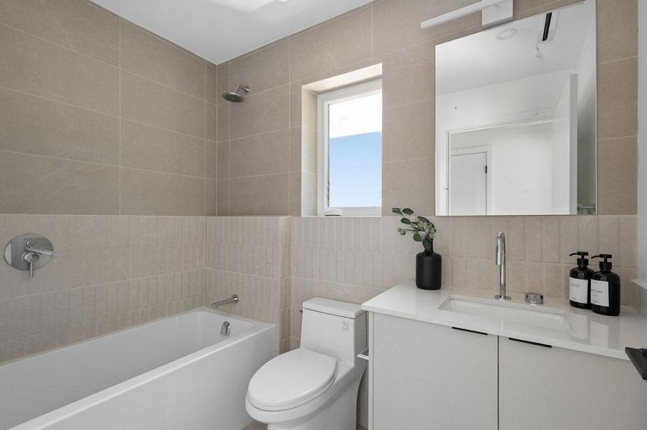3 2124 E 8 Avenue Vancouver, BC - 30
