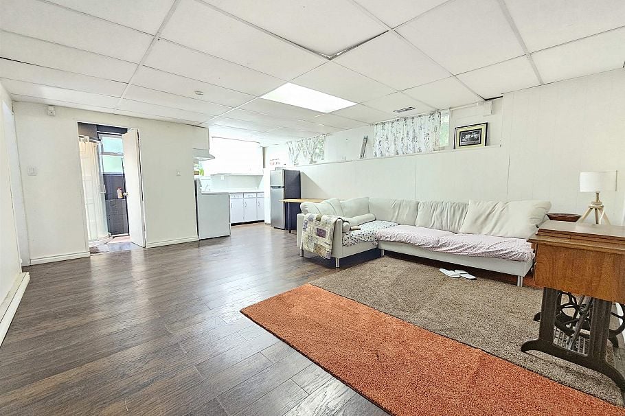435 E Osborne Road North Vancouver, BC - 15