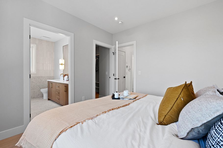 1 4845 Commercial Street Vancouver, BC - 35
