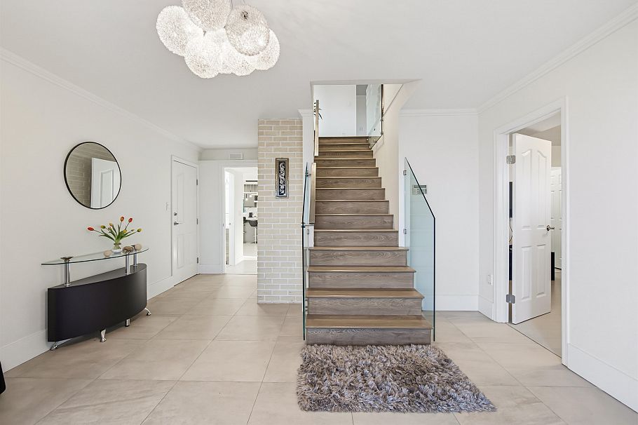 212 W Balmoral Road North Vancouver, BC - 11