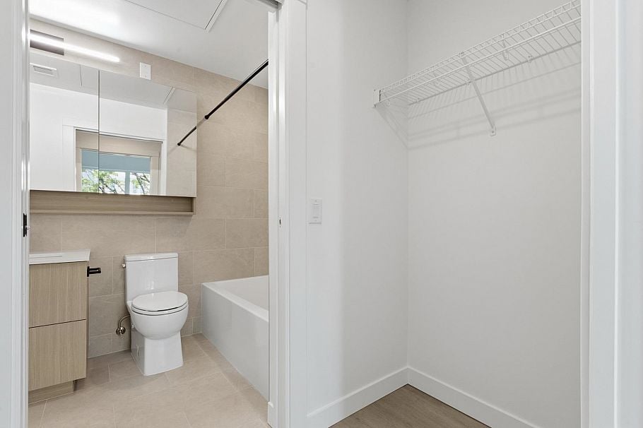 403 2268 E Broadway Vancouver, BC - 11