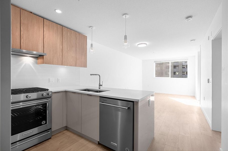202 108 E 8th Street North Vancouver, BC - 12