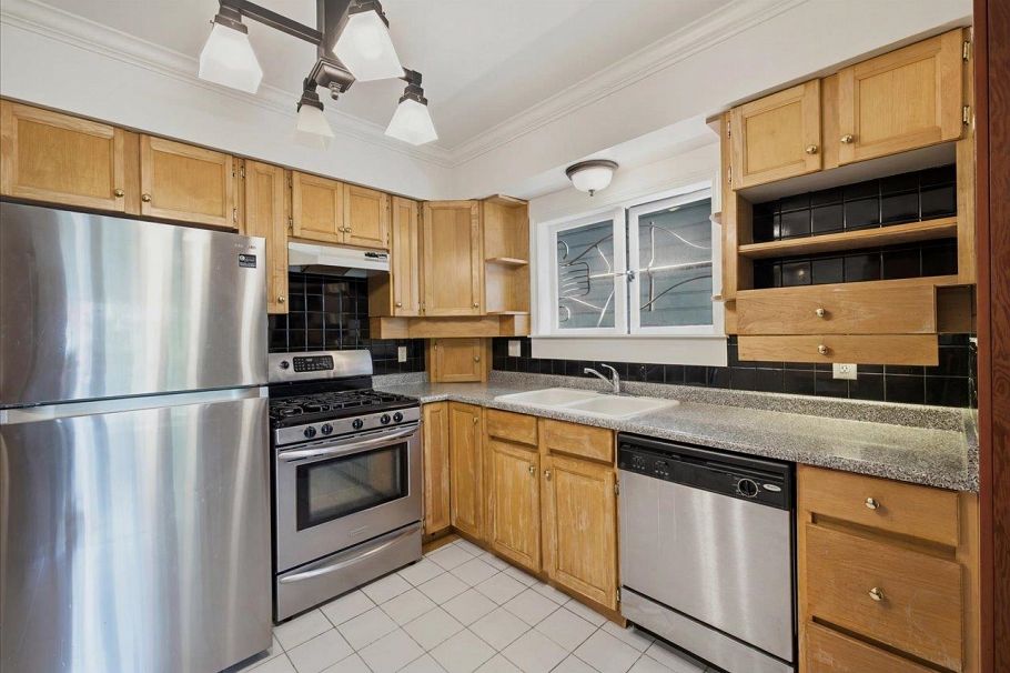 761 E 15th Avenue Vancouver, BC - 9