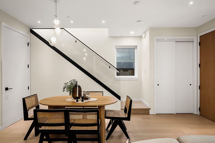 1 2764 W 14 Avenue Vancouver, BC - 8