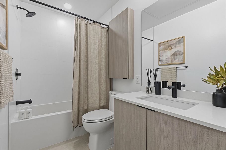 107 2268 E Broadway Vancouver, BC - 14